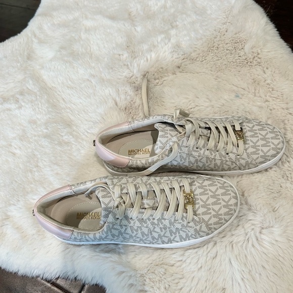 Michael Kors lace up shoes size 7 women’s - Picture 4 of 6